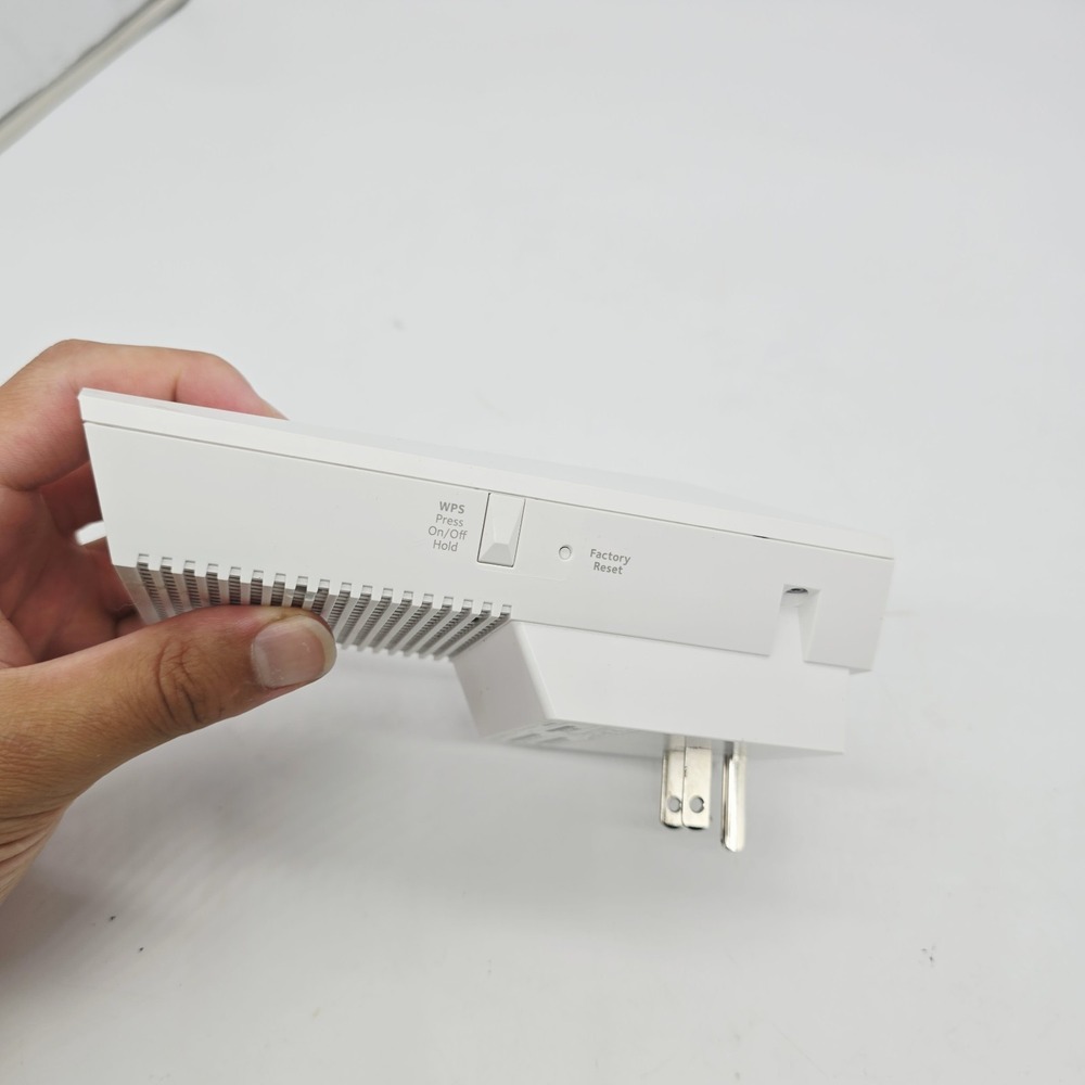 Netgear EX7500 Nighthawk X4S AC2200 Tri-Band Wi-Fi Mesh Range Extender White - Picture 6 of 6